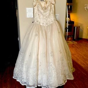Wedding dress